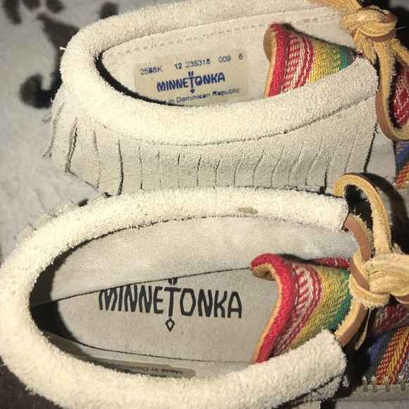 Kids Minnetonka Serape Moccasins - Picture 2 of 4